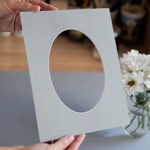 Паспарту тканевое 20х25 с овальным окном 12х17