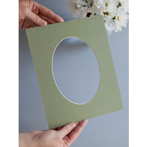 Паспарту шелковое 20х25 с овальным окном 12х17